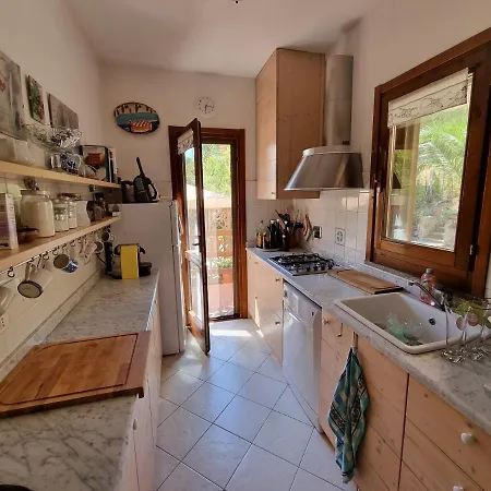 Sea & Garden Apartment