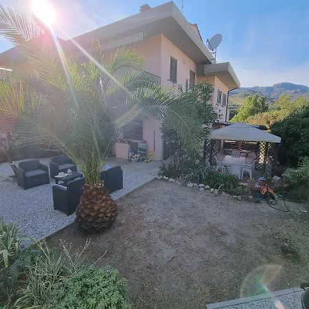 Sea & Garden Apartment