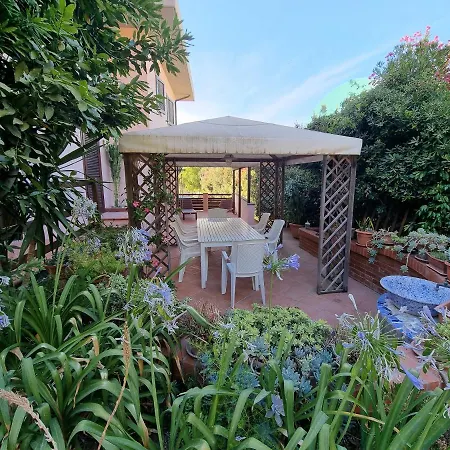 Sea & Garden Apartment