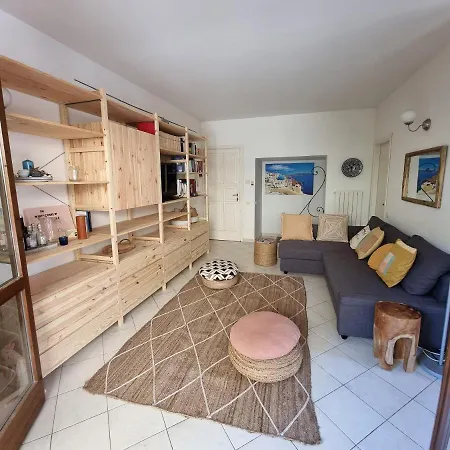 Sea & Garden Apartment